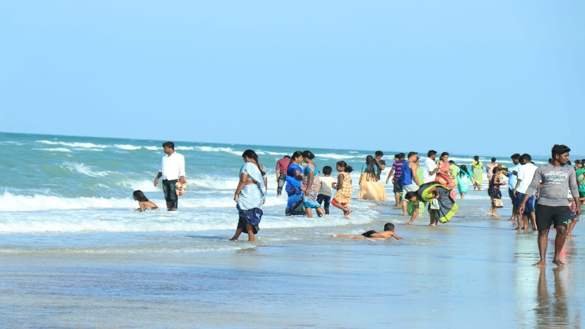 Travel With ABP Visit Rameshwaram Ariyaman Beach to Get Unforgettable  Experience TNN | அறியப்படாத அரியமான் பீச், ராமேஸ்வரம் செல்லும் வழியே  நீலக்கடல் பார்க்க ஆசையா? வாங்க போகலாம்!