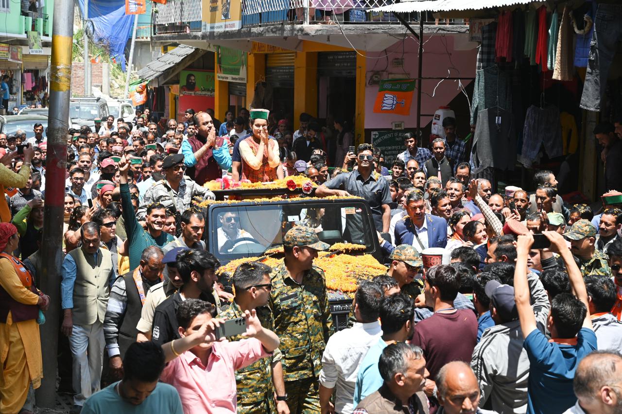 पिता की प्रतिमा के लिए दो गज जमीन का क्या हुआ', नेता प्रतिपक्ष का विक्रमादित्य सिंह से सवाल