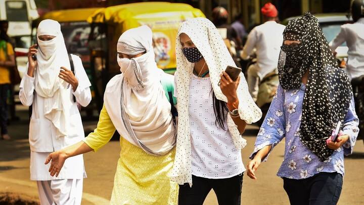 अप्रैल में न्यूनतम तापमान सामान्य से 1.78 डिग्री सेल्सियस अधिक था और औसत तापमान सामान्य से 2 डिग्री सेल्सियस अधिक था.