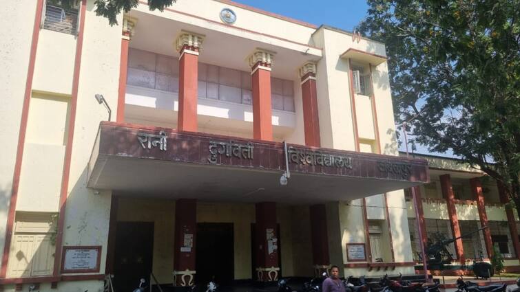 Jabalpur Rani Durgavati University released bca final year exams results same day ANN Jabalpur News: रानी दुर्गावती यूनिवर्सिटी का कमाल! BCA फाइनल ईयर का एग्जाम रिजल्ट एक दिन में जारी