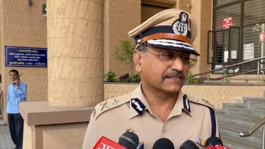 Army Jawan Held In Maharashtra For Extorting Uddhav Sena Leader, Offering To 'Manipulate' EVM Maharashtra Police Arrests Army Jawan Extorting Uddhav Sena Leader For EVM Manipulation Army Jawan Held In Maharashtra For Extorting Uddhav Sena Leader, Offering To 'Manipulate' EVM