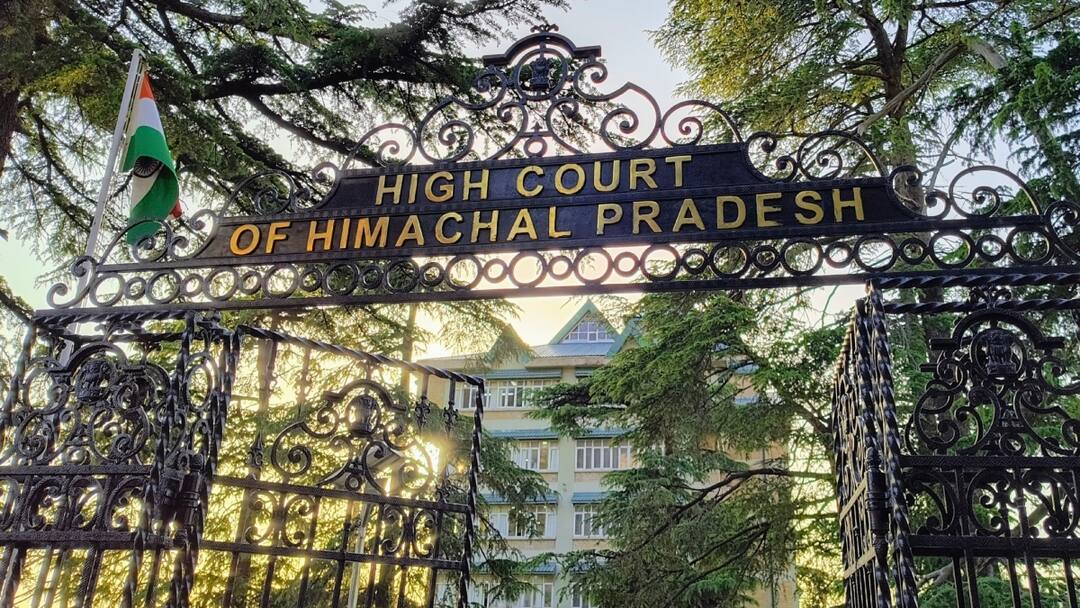 Himachal independent MLAs resignation Case High Court CJ division bench different opinion now third judge will also hear case ann Himachal: निर्दलीय विधायकों के इस्तीफे से जुड़े मामले में CJ वाली खंडपीठ का मत अलग, अब तीसरे जज भी सुनेंगे केस