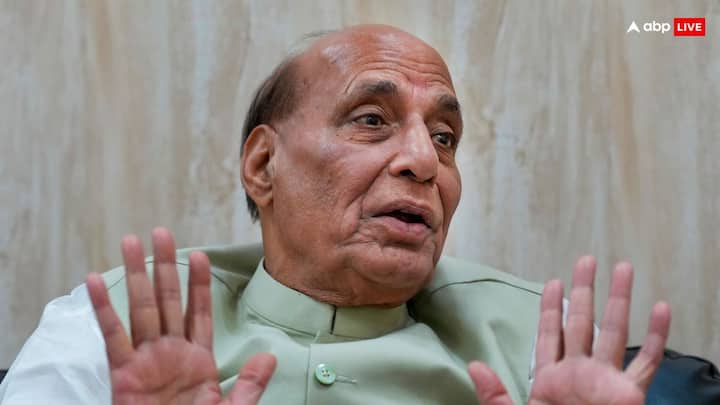 In an interview given to news agency 'PTI', Union Defense Minister Rajnath Singh had also said - India will never give up its claim on PoK but it will not have to occupy it by force.  This is because after seeing the development in Kashmir, the people there themselves would like to become a part of India.