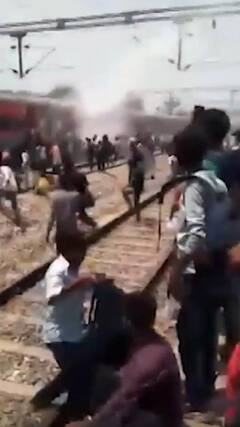 ट्रेन में धुआं उठने से मची अफरातफरी | Rajasthan | Abpnewsshorts