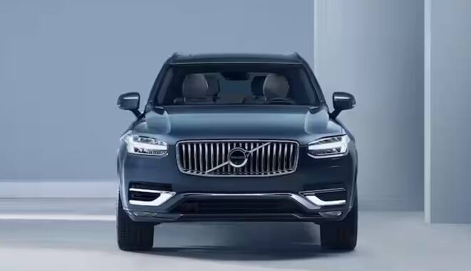 લોકો ઓડીની લક્ઝુરિયસ કારને લઈને પણ ઉત્સાહિત છે. નાણાકીય વર્ષ 2023-2024માં ઓડીએ તેના વેચાણમાં લગભગ 50 ટકાનો વધારો કર્યો હતો. કંપનીએ આ નાણાકીય વર્ષમાં 7,027 યુનિટ્સનું વેચાણ કર્યું હતું. વર્ષ 2024 ના પ્રથમ ક્વાર્ટરમાં કંપનીએ ભારતમાં 1,046 યુનિટ્સનું વેચાણ કર્યું છે.