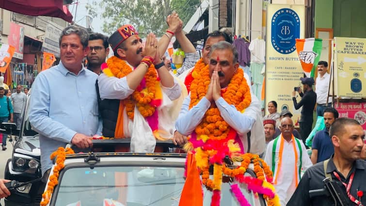 Himachal Lok Sabha Elections 2024 CM Sukhvinder Singh Sukhu targets Kangna Ranaut during campaigning ANN 'कंगना रनौत की फिल्म फ्लॉप, राजनीति का हीरो विक्रमादित्य हिट' CM सुक्खू का विरोधियों पर निशाना