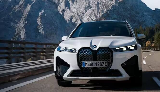 મર્સિડીઝ બેન્ઝના ઘણા વાહનો ભારતીય બજારમાં લોન્ચ કરવામાં આવ્યા છે. Maybach, મર્સિડીઝ બેન્ઝના લક્ઝુરિયસ કારમાંની એક છે. આ લાઇન-અપના ઘણા વાહનો ભારતીય બજારમાં છે.