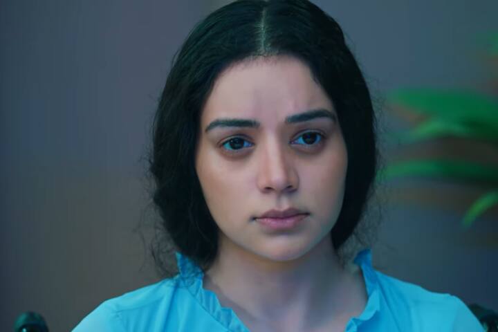 शो में इस वक्त श्रुति विलेन बनती जा रही है. वो हर वक्त अनुपमा को अनुज से दूर करने को कोशिश कर रही है. लेकिन अब अनुपमा की जिंदगी में खुशियां आ गई हैं और वो सफलता की सीढ़ी चल रही है.