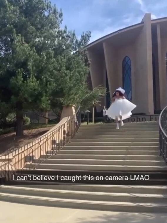 दूल्हे के सामने किसी और के साथ भाग गई दुल्हन