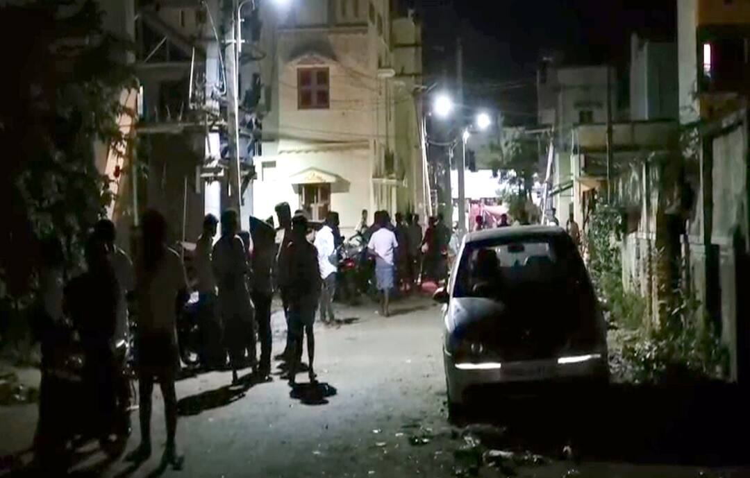 Theni crime youth was hacked to death due to a dispute over a funeral procession - TNN Crime: இறுதி ஊர்வலத்தில் வெடி போட்டதில் தகராறு ; இளைஞர் வெட்டிக்கொலை