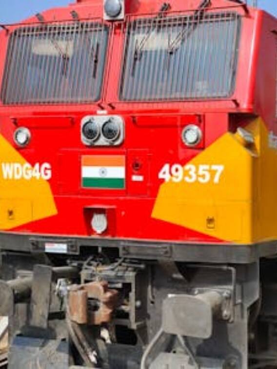 ट्रेन से कैसे ले जा सकते हैं पालतू कुत्ता?