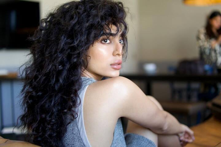 వెబ్ సిరీస్ లలోనూ నటిస్తూ అలరిస్తోంది.Photo Credit: Sobhita/Instagram