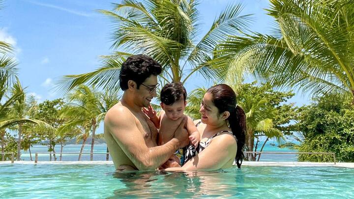 সোশ্যাল মিডিয়ায় ধীর, ঋদ্ধিমা ও গৌরবের এই ছবিগুলি সোশ্যাল মিডিয়ায় প্রশংসা পেয়েছে। সবাই ভালবাসেন মিষ্টি এই দম্পতির মিষ্টি রসায়নের ছবি দেখতে