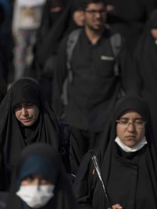 भारतीय मुस्लिम महिलाओं से कितने ज्यादा बच्चे पैदा करती हैं पाकिस्तानी औरतें?