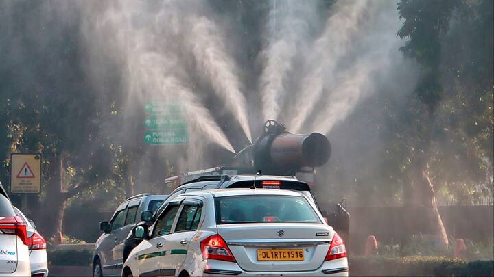 वायु गुणवत्ता प्रबंधन आयोग (सीएक्यूएम) के अनुसार, दिल्ली में मंगलवार शाम को चार बजे 24 घंटे का औसत वायु गुणवत्ता सूचकांक 302 दर्ज किया गया. सीएक्यूएम दिल्ली-एनसीआर में वायु प्रदूषण कम करने की रणनीतियों की योजना बनाने और उन्हें लागू करने के लिए जिम्मेदार एक वैधानिक निकाय है.