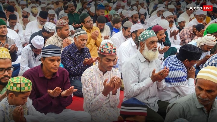 Share of Muslim population in India increased by 43 percent in 65 years from 2015 to 2019 says Economic Advisory Council to the Prime Minister working paper Muslim population in India: 65 सालों में 43 फीसदी बढ़ी भारत में मुस्लिम आबादी की हिस्सेदारी, जानें बाकी समुदायों का हाल