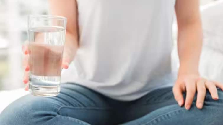 drinking less water cause serious kidney disease ઓછું પાણી પીવાથી થઇ શકે છે કિડનીની આ ગંભીર બીમારી, જાણો કેટલું પાણી પીવું જોઇએ?