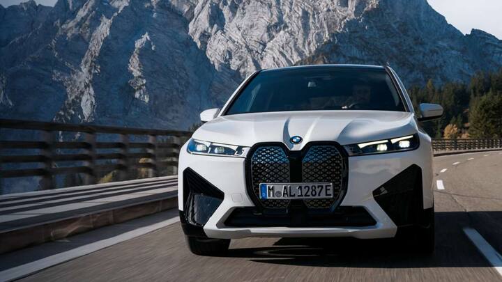 बीएमडब्ल्यू की कारों का क्रेज भी भारतीय बाजार में बढ़ रहा है. साल 2023 में बीएमडब्ल्यू ने भारत में 14,172 यूनिट्स की सेल की थी. वहीं साल 2022 में कंपनी ने 13,303 यूनिट्स को सेल किया था. कंपनी की सेल में साल 2022 से साल 2023 में 18 फीसदी की बढ़त देखने को मिली थी.