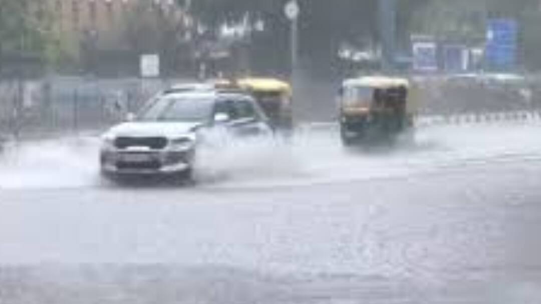 TN Weather: தமிழகத்தில் இன்று 8 மாவட்டங்களில் கன மழைக்கு வாய்ப்பு - அடுத்த 7 தினங்களுக்கான வானிலை அப்டேட்!