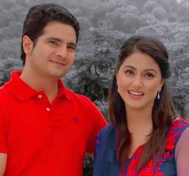 ‘ये रिश्ता क्या कहलाता है’ शो में करण मेहरा और हिना खान नैतिक और अक्षरा के किरदार में खूब फेमस हुए थे. हालांकि इस जोड़ी की सेट पर एक दूसरे के साथ कभी भी नहीं बनी. रिपोर्ट्स के मुताबिक, सेट पर उनके बीच अनबन हो गई थी. दोनों सोशल मीडिया पर एक-दूसरे को फॉलो नहीं करते.