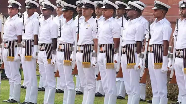 Indian Navy Recruitment 2024: Indian Navy Recruitment 2024: Check Age, Qualification and How to Apply Indian Navy Recruitment 2024: ઇન્ડિયન નેવીમાં થવા જઇ રહી છે અગ્નિવીરની ભરતી, અહી ચેક કરો જરૂરી માહિતી