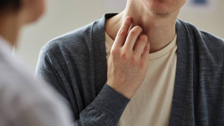 man slipped into a coma for 13 years after experiencing a simple sore throat Here are some interesting facts Sore Throat to Coma : ఇదేందయ్యా ఇది.. గొంతు నొప్పితో కోమాలోకి వెళ్లిపోవడమేంటి? అసలు ఏమి జరిగింది