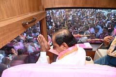 In Pics: కేసీఆర్‌కు మహిళల మంగళహారతులు, వీర తిలకాలు - ఫోటోలు