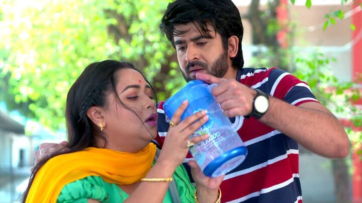 আর এই বিষয়ে ইন্ধন জোগাতে থাকে চাঁদ নিজেই। তাহলে সোহাগ কি সত্যিই সন্তানসম্ভবা?