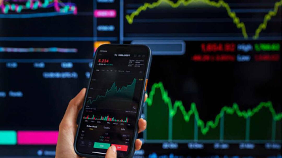 Share Market Today Indices Close Flat Sensex Under 73,500 Nifty At 22,305 Rupee Tata Motors PowerGrid Share Market Today: Indices Close Flat, Sensex Under 73,500, Nifty At 22,302