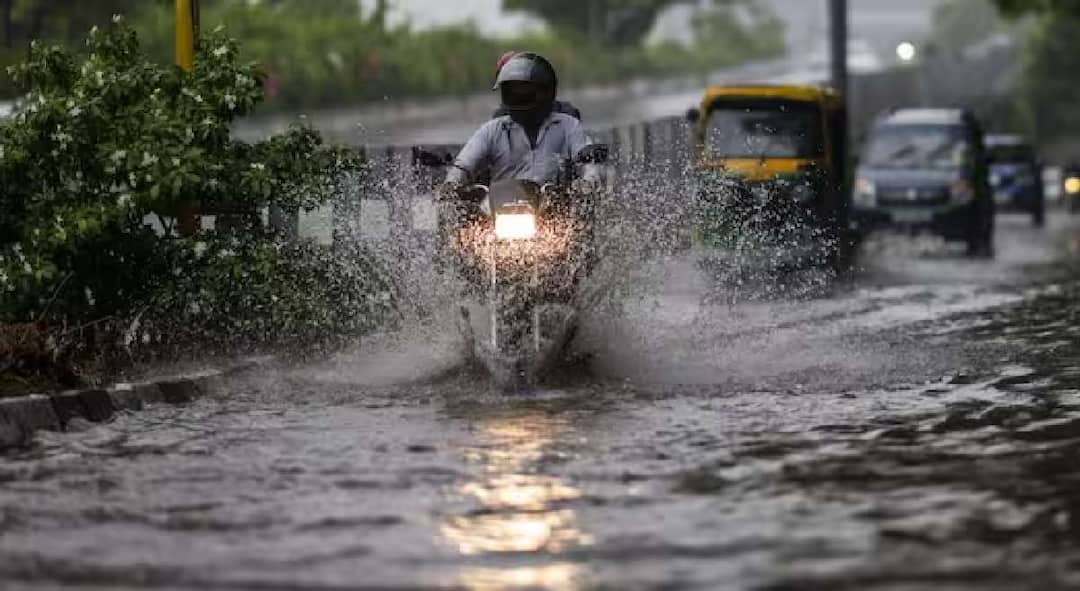 vidarbha weather update news imd rain prediction in vidarbha for next 48 hours weather forecast by imd nagpur Orange alert maharashtra marathi news Vidarbha Unseasonal Rain : पुढील पाच दिवस विदर्भात अवकाळी पावसाचे ढग; हवामान विभागाचा 'या' जिल्ह्यांना ऑरेंज अलर्ट