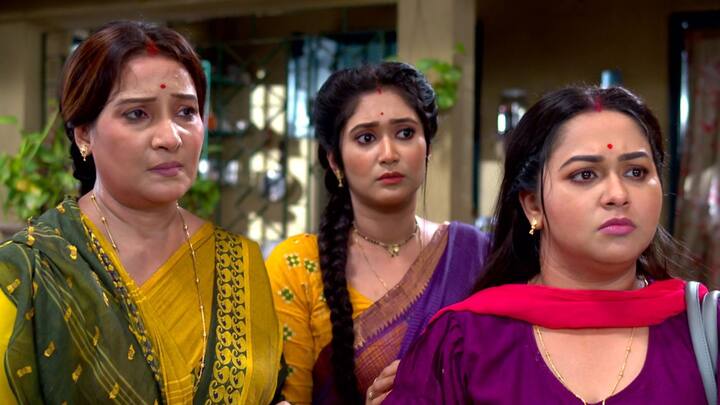 ঘাবড়ে গেলেন নাকি? কিন্তু এটা কোনও রহস্য রোমাঞ্চের গল্প নয়। এমনই ট্যুইস্ট দেখা যাবে এবার কালার্স বাংলার 'সোহাগ চাঁদ' ধারাবাহিকে।