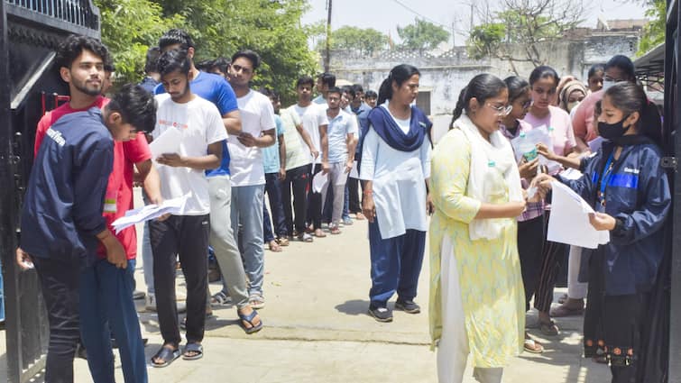 NEET Controversy: Bihar Police Recover 6 Post-Dated Cheques 'Issued For Question Paper Facilitators' NEET Controversy: Bihar Police Recover 6 Post-Dated Cheques 'Issued For Question Paper Facilitators'