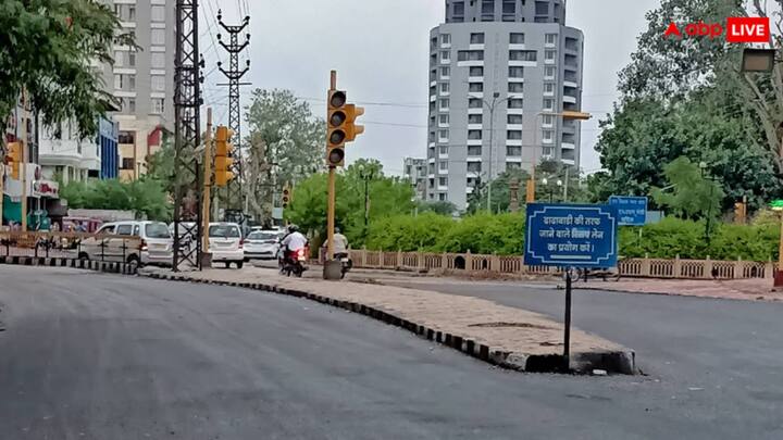 कोटा के नागर धाकड़ समाज की पंचायत के पंचों ने शादी में दाढ़ी रखकर आने वाले दूल्हों पर 21 हजार रुपए का जुर्माना लगाया है.