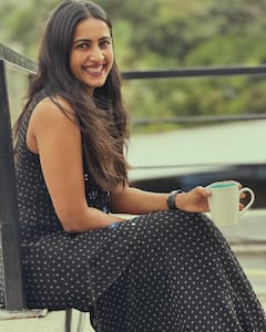 Niharika Konidela Latest Photos : కాఫీ తాగుతూ ఫోటోలకు ఫోజులిచ్చిన నిహారిక కొణిదెల.. ఫోటోలు తీసిన ఫేమస్ యాక్టర్ ఎవరో తెలుసా?