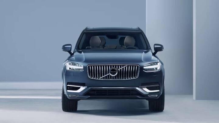 वॉल्वो की कारें शानदार फीचर्स के साथ ही लग्जीरियस लाइफस्टाइल का फील देती है. इसकी XC90 एसयूवी इसके पॉपुलर मॉडल्स में से एक है. वॉल्वो अपनी कार में लग्जीरियस फीचर्स को एड-ऑन करती रहती है.