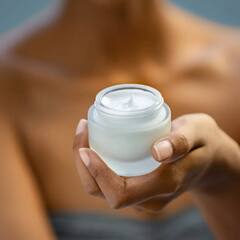 ਗੋਰੇ ਰੰਗ ਵਾਲੀਆਂ ਕਰੀਮਾਂ ਕਾਰਨ ਹੋ ਰਿਹਾ ਸਰੀਰ ਖਰਾਬ! ਸਿੱਧਾ ਇਹਨਾਂ ਅੰਗਾਂ 'ਤੇ ਪੈ ਰਿਹਾ ਅਸਰ