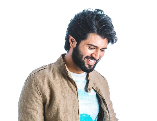 Vijay Deverakonda Birthday: लग्जरी लाइफ जीता है साउथ का ये सुपरस्टार, हिंदी फिल्मों में भी कर चुका है कमाल, 'पुष्पा' की एक्ट्रेस को कर रहा डेट!