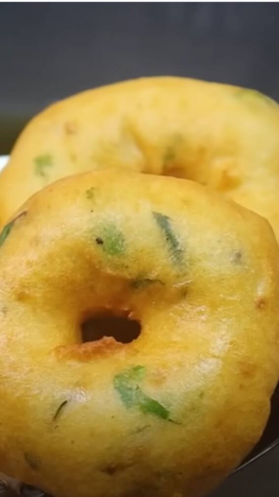 உளுந்து வடை சூப்பரா இருக்க இந்த டிப்ஸ்களை ஃபாலோ பண்ணுங்க!