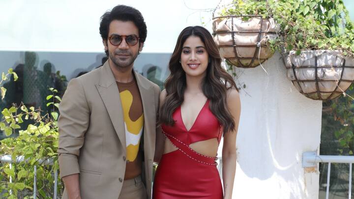 ধর্ম প্রযোজনা সংস্থার প্রযোজনায় এই ছবিটি মুক্তি পাওয়ার কথা ৩১ মে। হাতে আর ১ মাসও বাকি নেই ছবির প্রচারের।