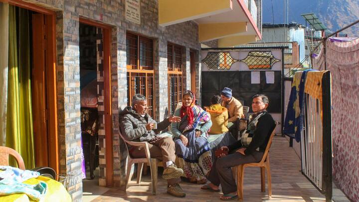 এই সমস্ত প্রকল্পের মাধ্যমে প্রবীণ মানুষরা যাতে নিজেদের মর্যাদা নিয়ে স্বনির্ভর জীবনযাপন করতে পারেন তা নিশ্চিত করা হয়েছে। এর মধ্যে দিয়ে পরবর্তী প্রজন্মের সঙ্গে তাঁদের বন্ধন আরও সুন্দর হবে বলেই মনে করে কেন্দ্রীয় সরকার। প্রকল্পগুলির মাধ্যমে দেশের প্রত্যন্ত প্রান্তে থাকা প্রবীণ মানুষটিও যাতে উপকৃত হন তাই হল লক্ষ্য। ছবি সৌজন্য-পিটিআই