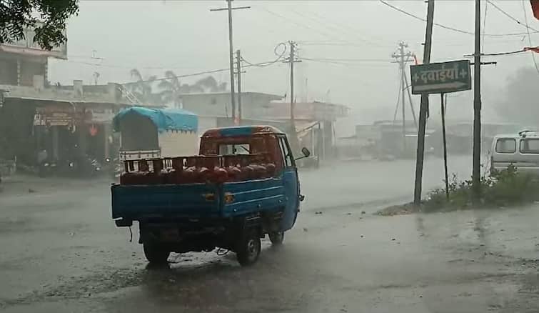 Heavy rain in Nagpur maharashtra rain weather update news imd rain marathi news नागपूरला पावसाने धुतलं, 47 मिमी पावसाची नोंद, पुढच्या 3 तासात मुसळधार पावसाचा अंदाज!
