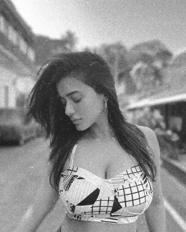 ఈ ఫోటోలను ఇన్​స్టాగ్రామ్​లో షేర్ చేసింది కేతిక. There ain’t no one like you 🙃 అంటూ క్యాప్షన్ ఇచ్చింది.(Images Source : Instagram/Ketika Sharma)