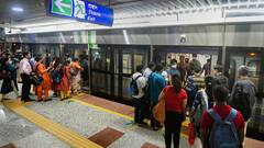 Long Time Standing: বাসে ঝুলে, ট্রেনে দাঁড়িয়ে কাজে যান ? একটানা এভাবে দাঁড়ানো স্বাস্থ্যের জন্য কতটা ভাল ?