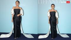 ऑफ शोल्डर ब्लैक एंड व्हाइट गाउन में Karisma Kapoor लगीं बला की खूबसूरत, एक-एक फोटो से नजरें हटाना होगा मुश्किल