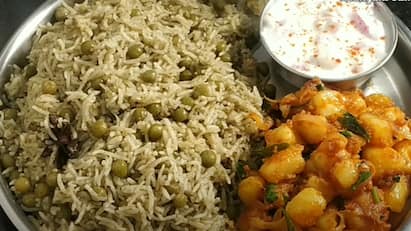 green peas rice recipe lunch box recipe Green Peas Rice : பிரியாணியை மிஞ்சும் சுவையில் பச்சை பட்டாணி சாதம்.. செய்முறை இதோ..