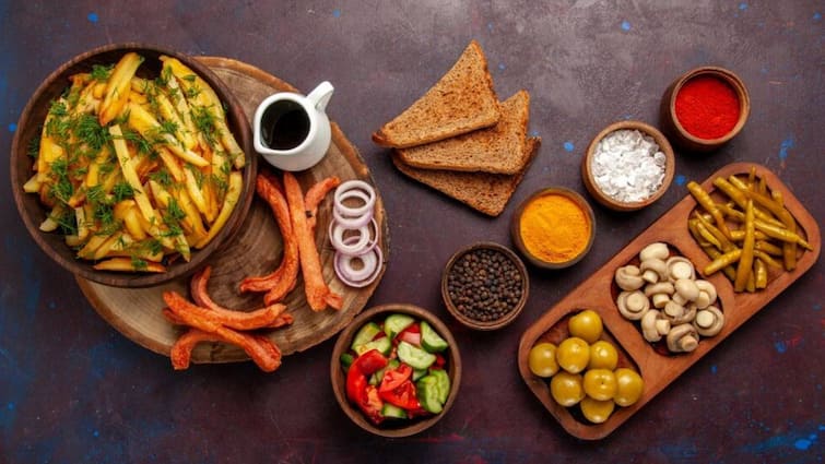 6 foods that may Increase your risk of cancer read full article in hindi Foods That May Cause Cancer: कैंसर से बचना चाहते हैं तो अपनी डाइट से इन 4 चीजों को निकाल कर फेंक दें