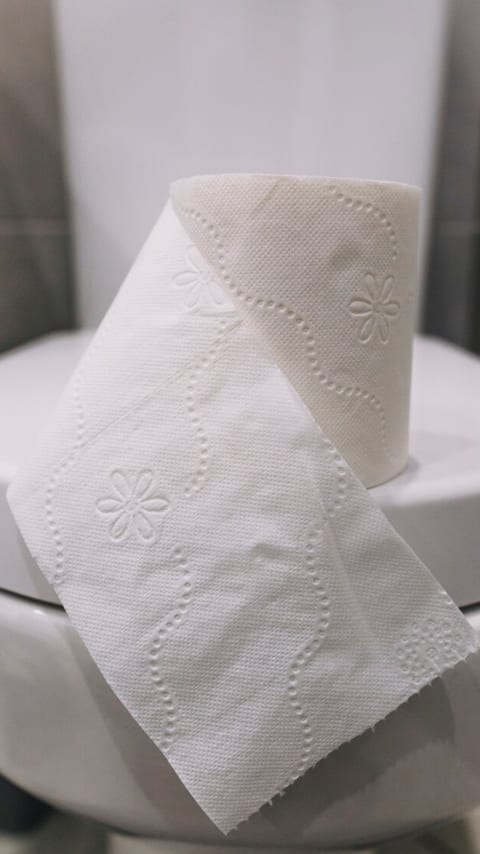 क्यों सफेद कलर के ही होते हैं टीश्यू पेपर