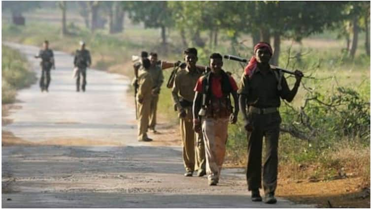 Naxalites issued a threatening letter to 10 DRG soldiers banners and posters at various places ann माओवादियों ने 10 DRG जवानों के नाम धमकी भरा पत्र किया जारी, जगह-जगह लगाए बैनर पोस्टर