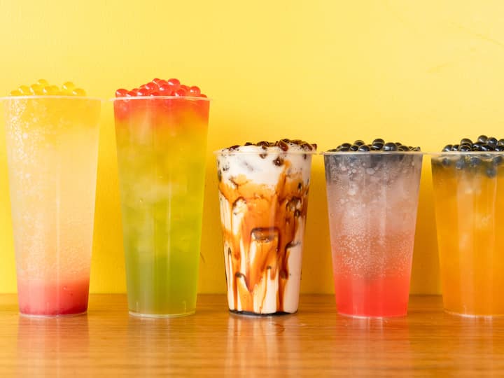 2. Limit Liquid Calories: Most people have the tendency to consume excess calories throughout the day from beverages such as sugary soda, alcohol, fruit juices containing unnecessarily excess sugar for sweetness. Excess sugary consumption not only restricts weight loss, but also increases the risk of dementia. (Image source: getty images)