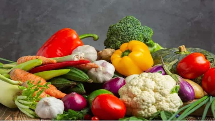 Vegetable price list MAY 9 2024 chennai koyambedu market Carrot beans potato today price Vegetable Price: உச்சத்தில் எலுமிச்சை, பூண்டு, குடைமிளகாய்.. மற்ற காய்கறிகளின் விலையும் உயர்ந்துள்ளதா? பட்டியல் இதோ..